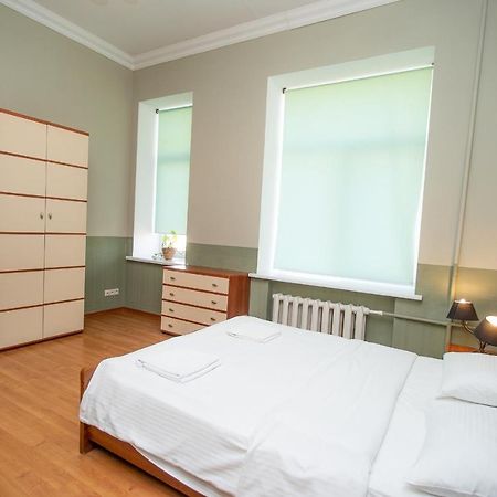 Простора 3 Кімнатна Біля Майдану Незалежності Apartment Kiev Exterior foto