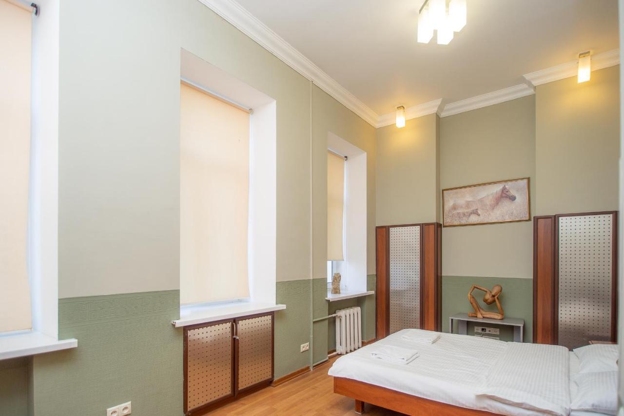 Простора 3 Кімнатна Біля Майдану Незалежності Apartment Kiev Exterior foto