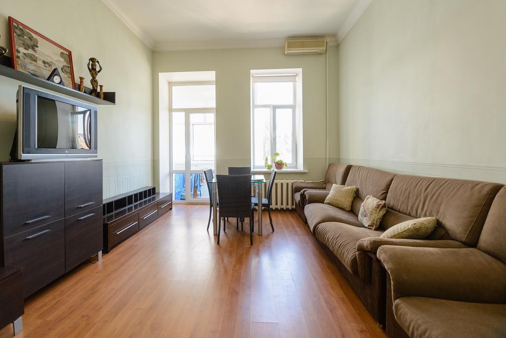 Простора 3 Кімнатна Біля Майдану Незалежності Apartment Kiev Exterior foto