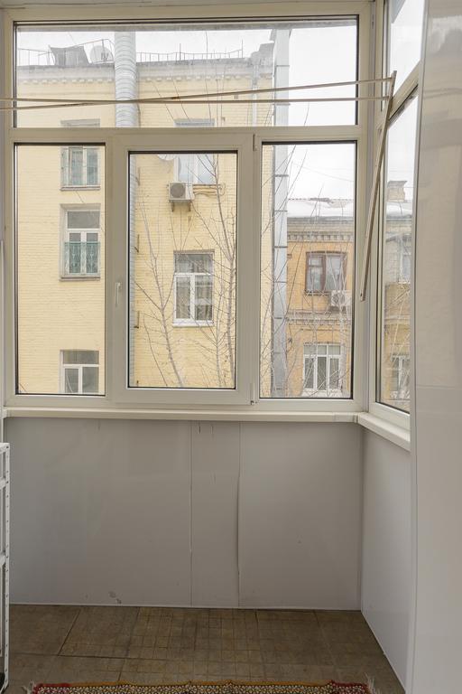 Простора 3 Кімнатна Біля Майдану Незалежності Apartment Kiev Exterior foto